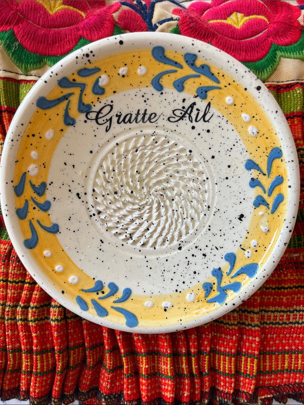 Ceramic Garlic Grater Dish in Yellow & Blue